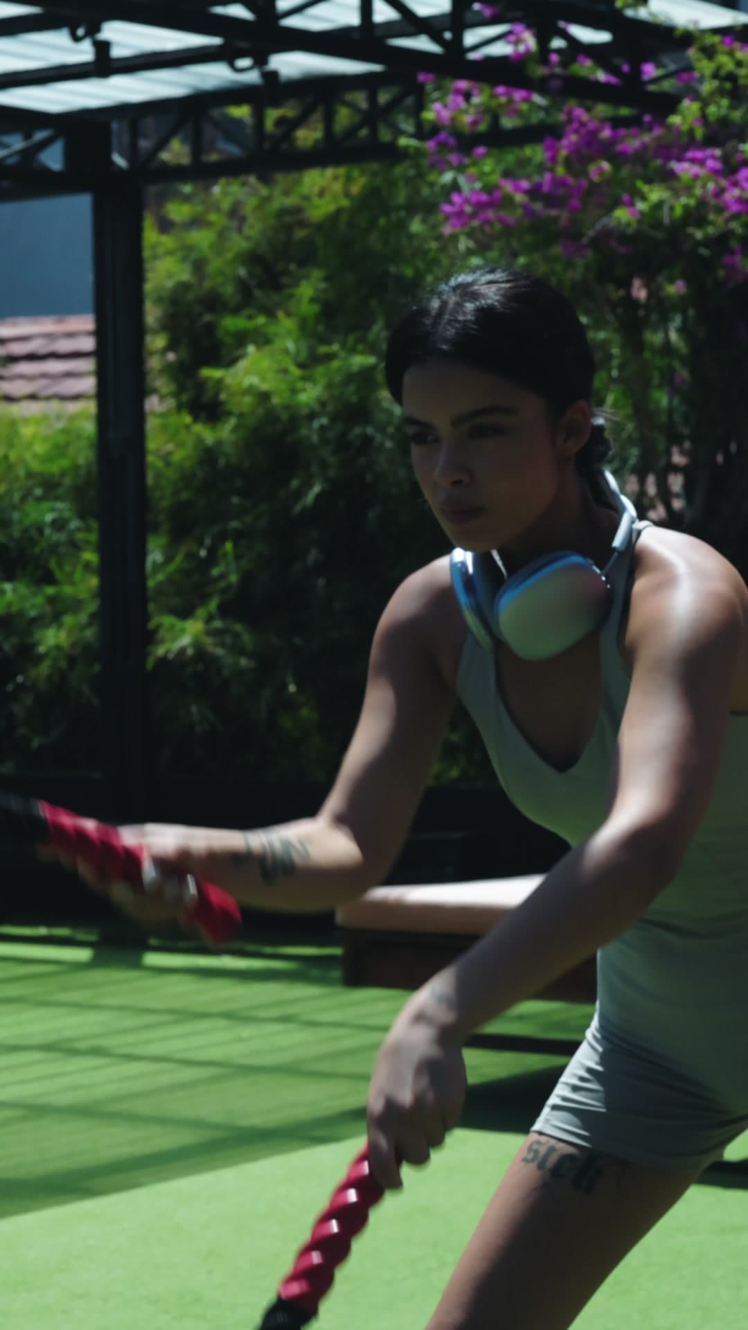 Outdoor training on green turf, palms behind a rig